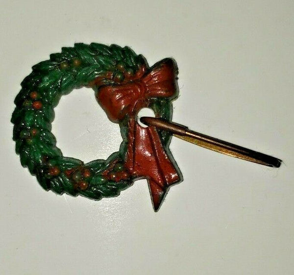 Vintage 1940's Christmas Wreath Hand Painted Jewelry Pin Brooch