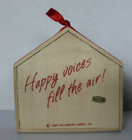 1990 Hallmark Happy Voices Carolers Caroling  Christmas Ornament  U 19