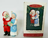 1994 Hallmark Keepsake Handwarming Present Mr & Mrs Claus Christmas Ornament U19