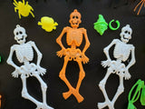 Vintage 28 piece Halloween Plastic Toy Spider Rings Skeletons 2 Piece Rings B176