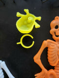 Vintage 28 piece Halloween Plastic Toy Spider Rings Skeletons 2 Piece Rings B176