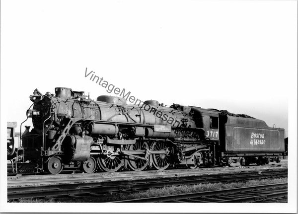 Vintage Boston and Maine Railroad 3717 team Locomotive T3-528