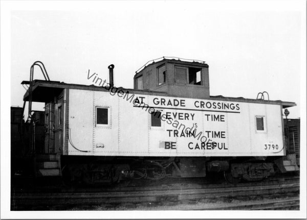 Vintage Union Pacific Railroad 3790 Caboose T3-587