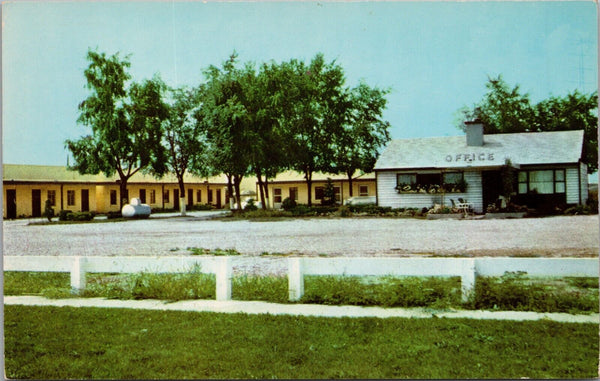 Baer's Motel Hoopeston IL Postcard PC471
